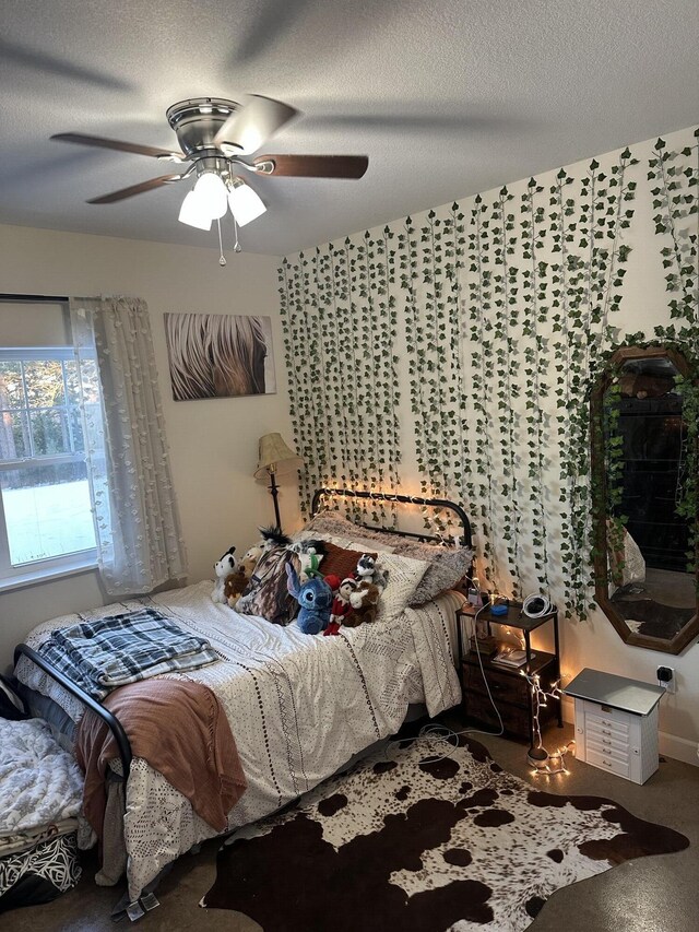 bedroom featuring a ceiling fan and a textured ceiling