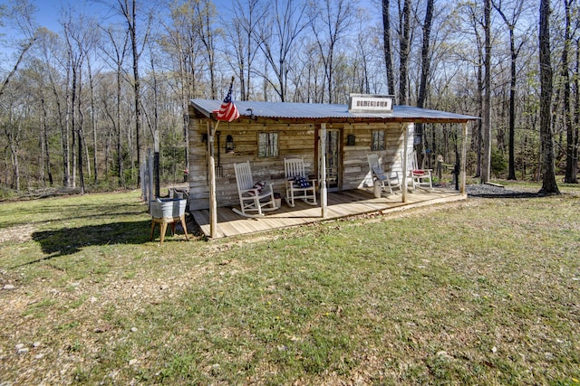 view of yard with a forest view