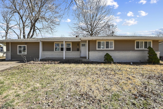 ranch-style house featuring brick siding