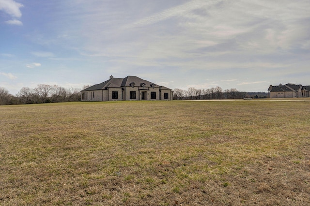 view of front of home featuring a front yard