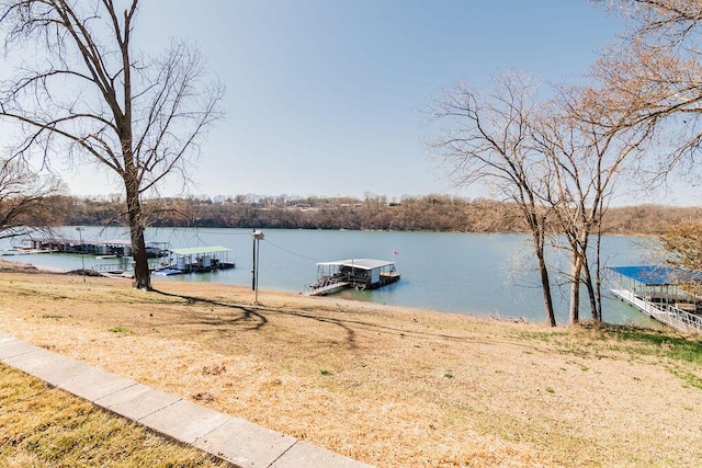 view of yard with a floating dock and a water view