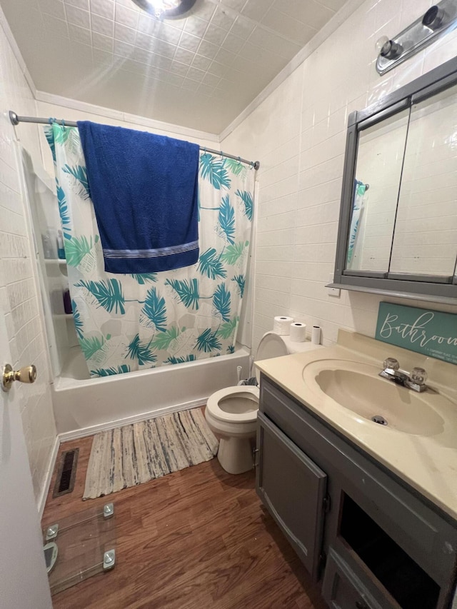 full bathroom featuring visible vents, toilet, shower / bath combo, wood finished floors, and vanity