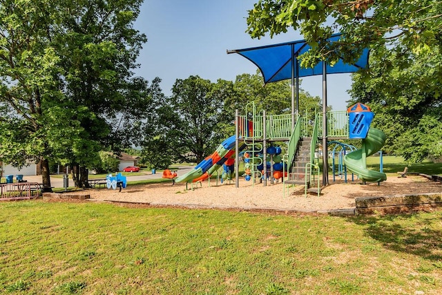 175 Mesquite Dr, Branson, MO 65616 - community jungle gym with a lawn