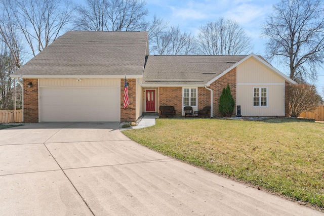 view of front of property featuring a front lawn, fence, roof with shingles, a garage, and driveway