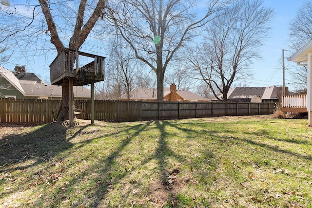 view of yard featuring a fenced backyard