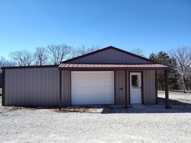 view of detached garage