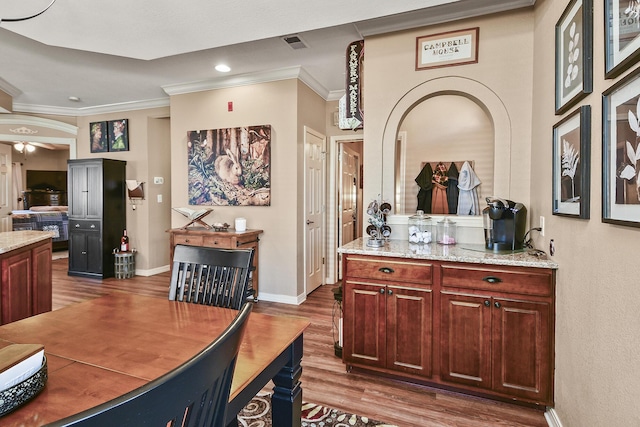 bar with visible vents, recessed lighting, crown molding, baseboards, and dark wood-style flooring