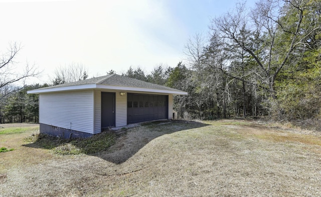 view of detached garage