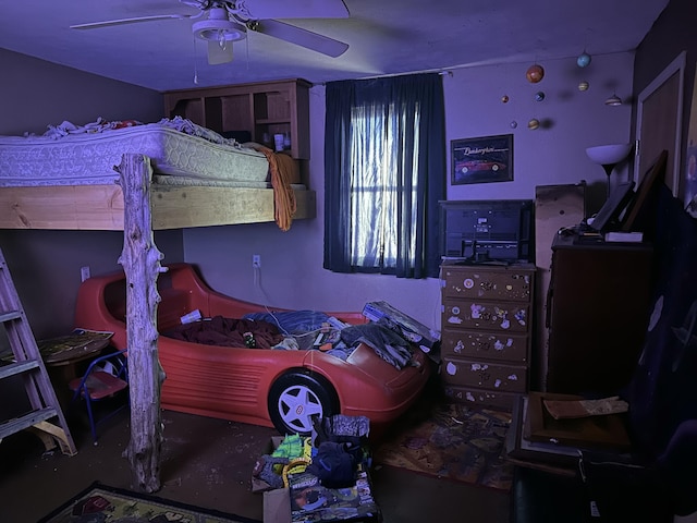 bedroom featuring a ceiling fan