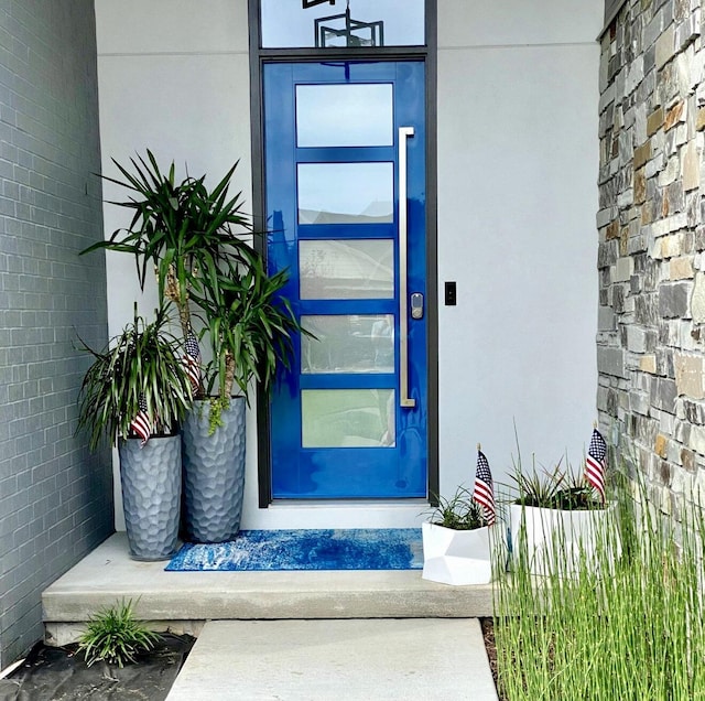 property entrance with stucco siding