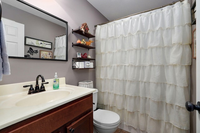 bathroom with a shower with curtain, toilet, and vanity