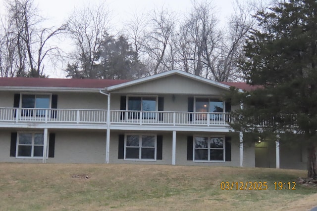 rear view of house featuring a yard