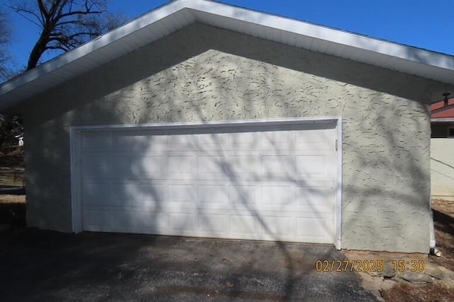 view of detached garage