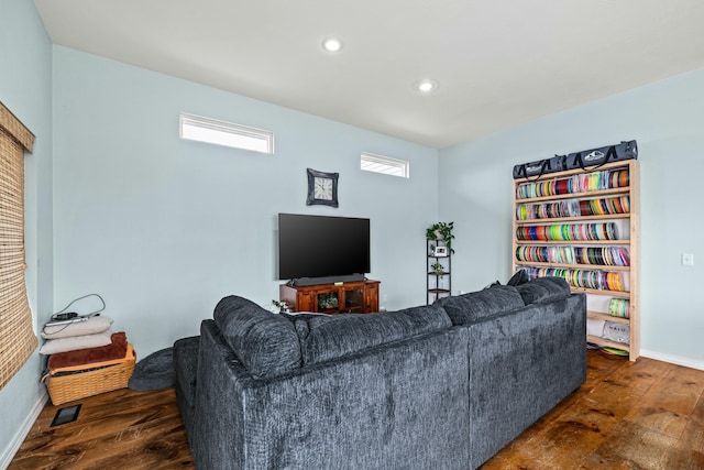 living area featuring recessed lighting, visible vents, baseboards, and dark wood-style floors