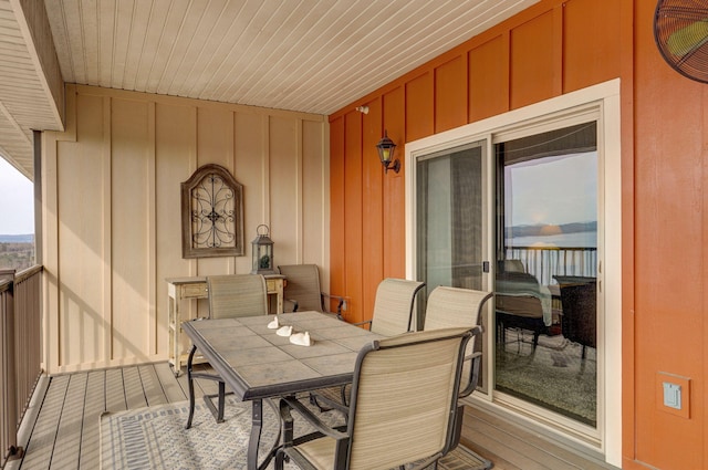 balcony with outdoor dining space