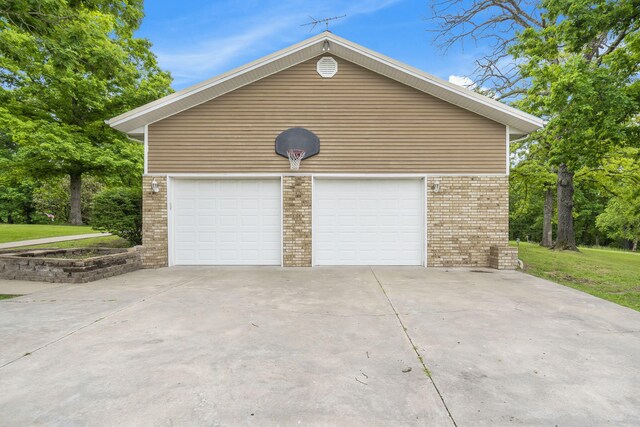 view of detached garage