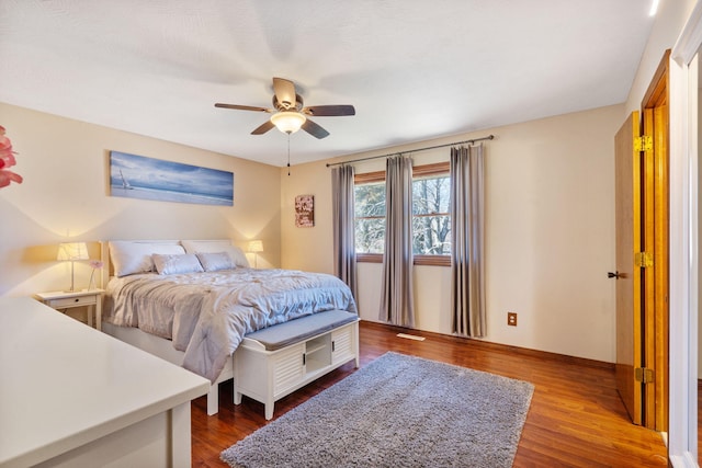 bedroom featuring visible vents, dark wood-style flooring, and ceiling fan