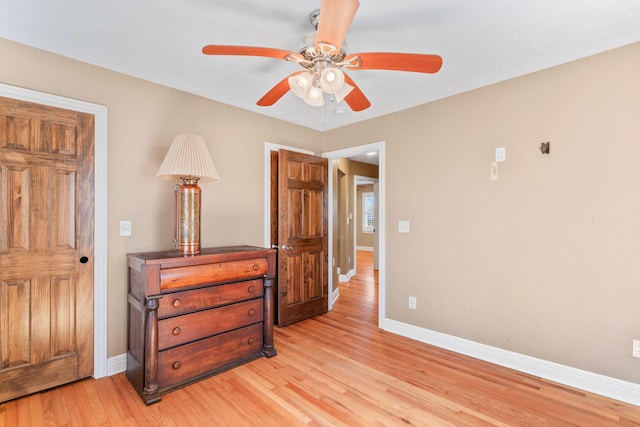 bedroom with light wood-type flooring, baseboards, and ceiling fan