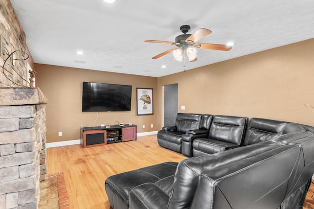 living room featuring recessed lighting, light wood-style floors, baseboards, and ceiling fan