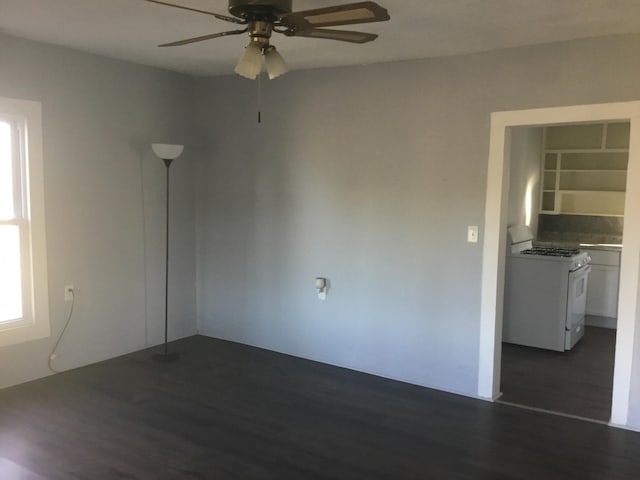 empty room featuring dark wood finished floors and a ceiling fan