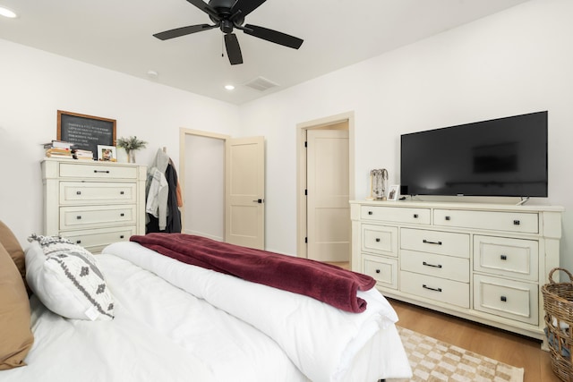 bedroom featuring recessed lighting, visible vents, light wood-style flooring, and ceiling fan