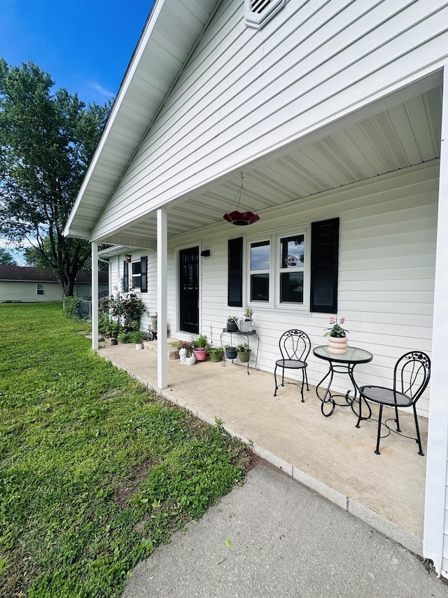 211 N Rechow, Bolivar, MO 65613 - view of patio / terrace featuring a porch