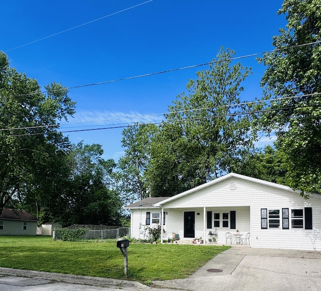 211 N Rechow, Bolivar, MO 65613 - single story home with a porch and driveway