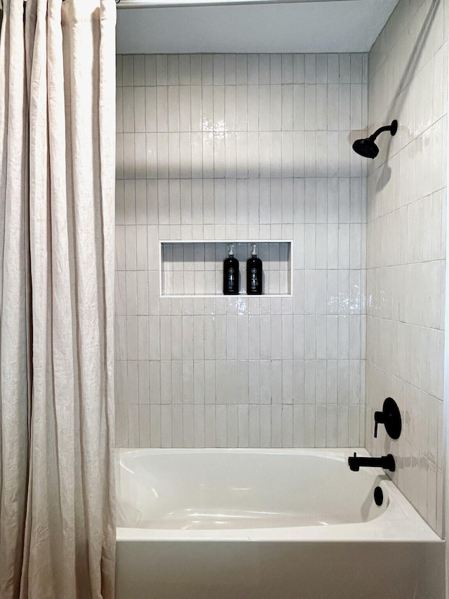 bathroom featuring shower / bath combo