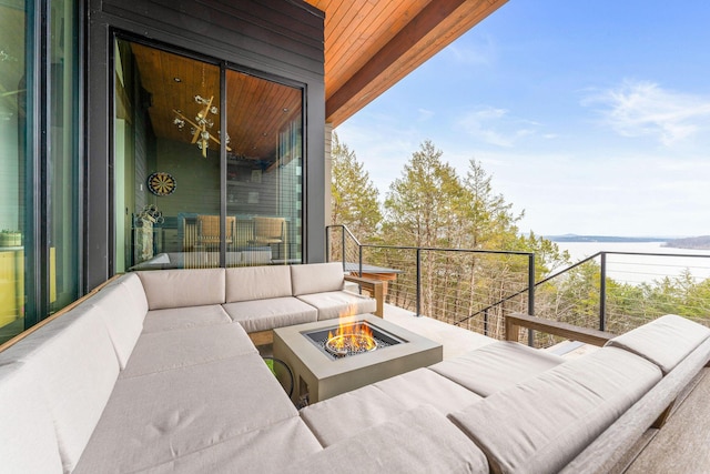 balcony featuring an outdoor living space with a fire pit