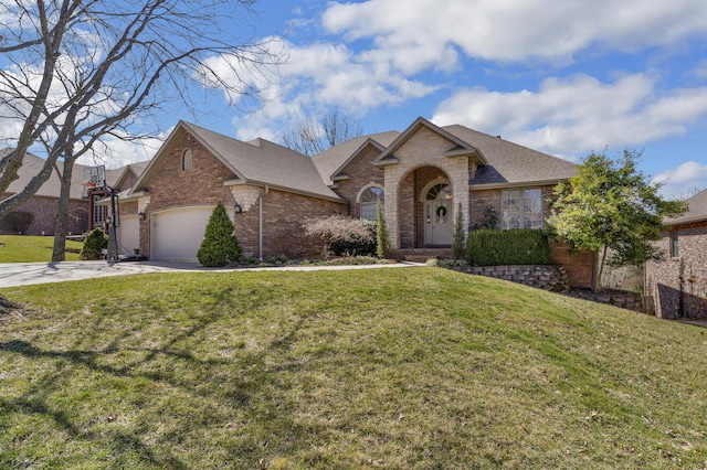 view of front of property with driveway, roof with shingles, a front lawn, a garage, and brick siding