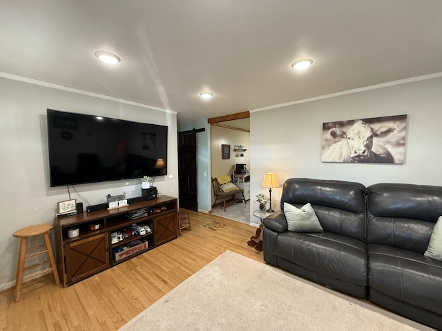 living area featuring crown molding, light wood-style flooring, and baseboards