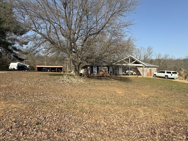 view of front of property with a front yard