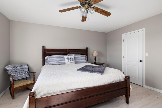 bedroom with light wood-style flooring, baseboards, and ceiling fan