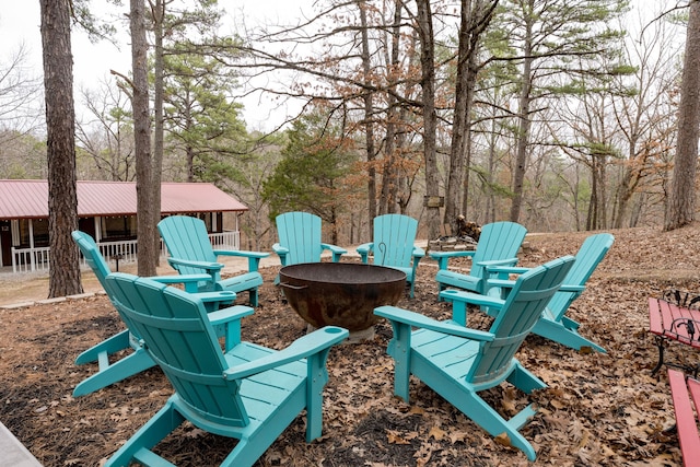 view of yard featuring a fire pit