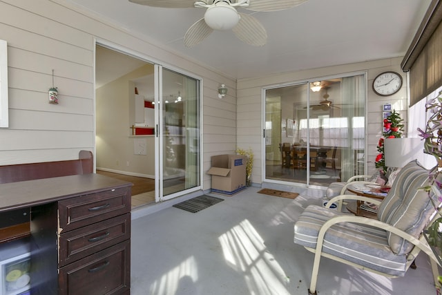 sunroom with ceiling fan