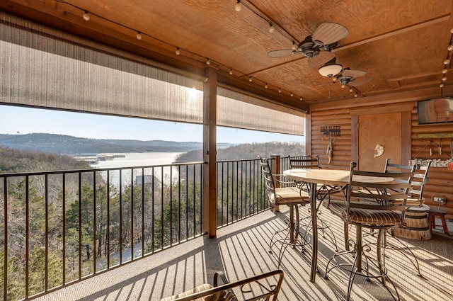 deck with ceiling fan