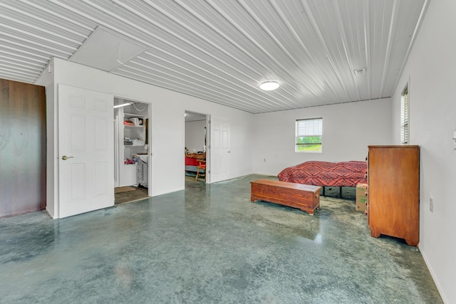 bedroom featuring a walk in closet