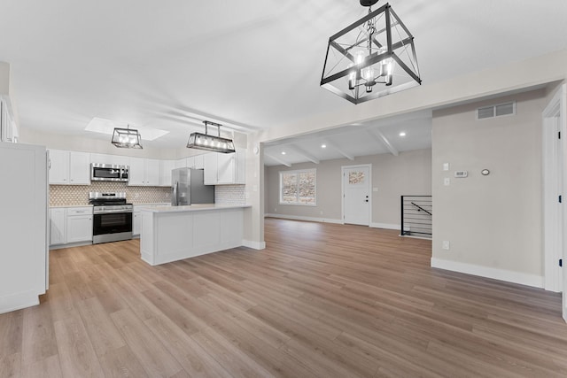 kitchen with visible vents, a notable chandelier, appliances with stainless steel finishes, and open floor plan