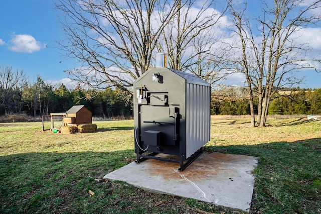 view of outdoor structure with an outbuilding