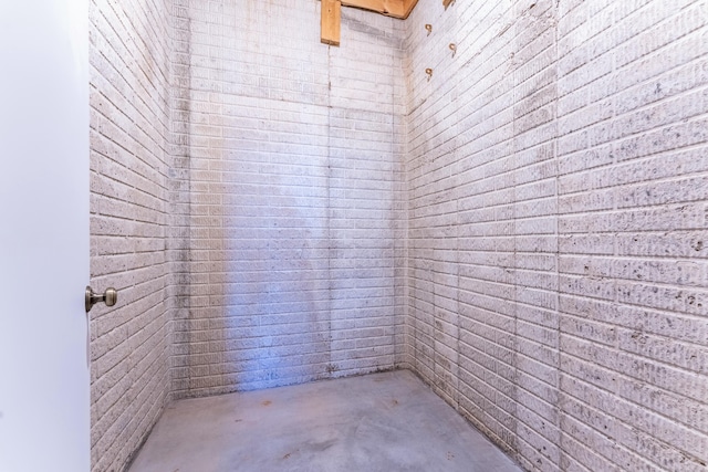 empty room featuring concrete flooring