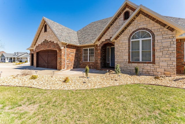 view of front of house with brick siding, an attached garage, driveway, and a front lawn