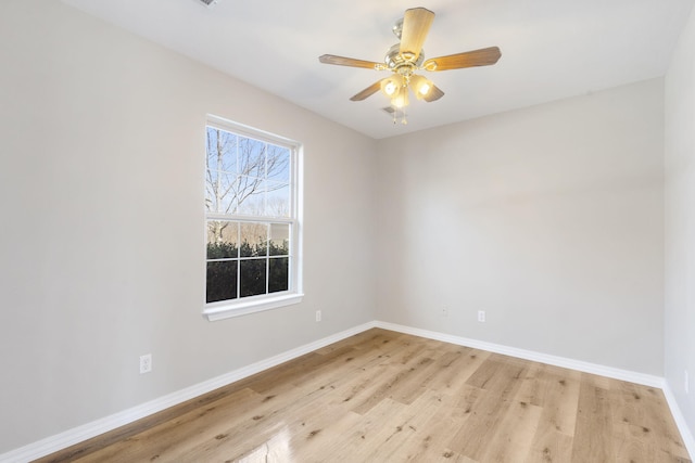 unfurnished room featuring light wood-style floors, baseboards, and ceiling fan