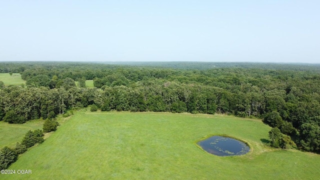 birds eye view of property featuring a forest view