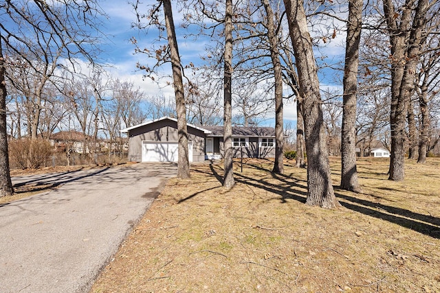 view of front facade featuring driveway and an attached garage