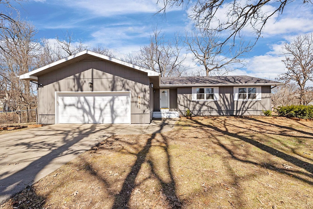 view of front facade featuring driveway and an attached garage