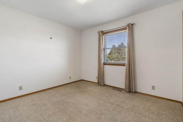 unfurnished room featuring light carpet, visible vents, and baseboards