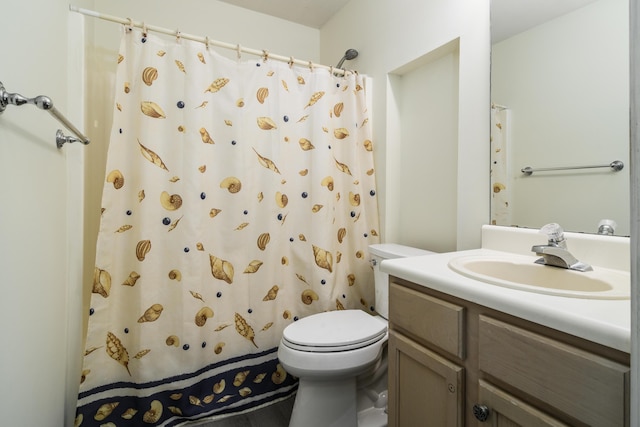 bathroom with curtained shower, toilet, and vanity