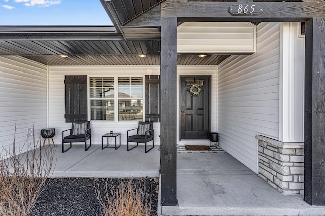 entrance to property featuring covered porch