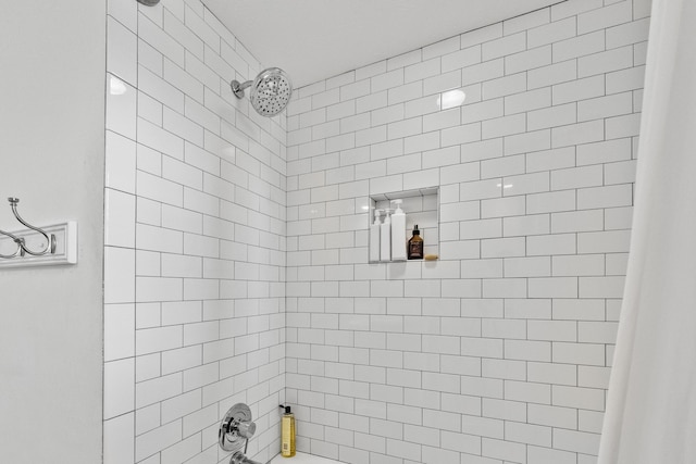 full bath featuring tiled shower / bath