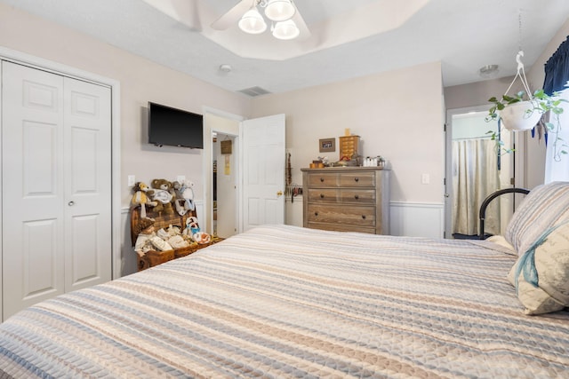 bedroom featuring a closet and ceiling fan